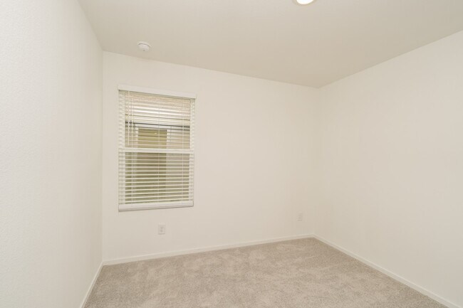 Building Photo - 7907 Meadow Cranesbill Ln