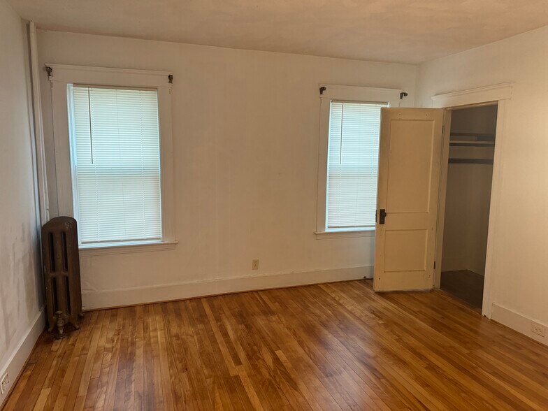 Building Photo - 49 Houghton St