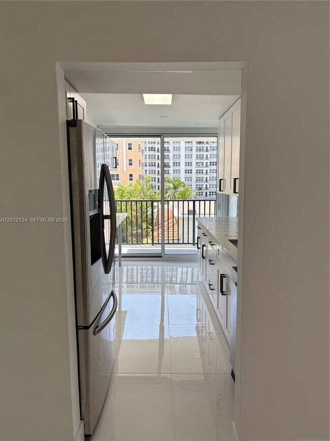 Building Photo - 525 N Ocean Blvd