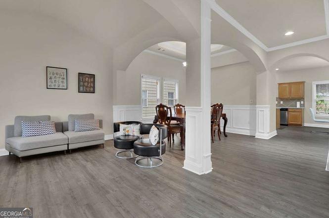 Building Photo - 1893 Thomas Pointe Trce