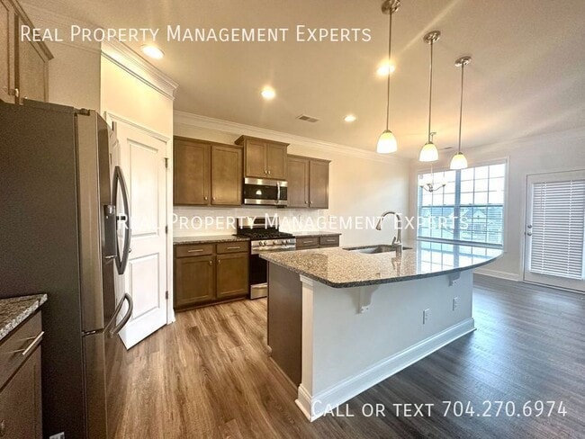 Building Photo - 2166 Black Forest Cove