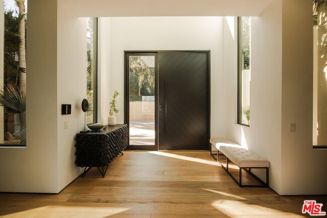 Building Photo - 13331 Mulholland Dr