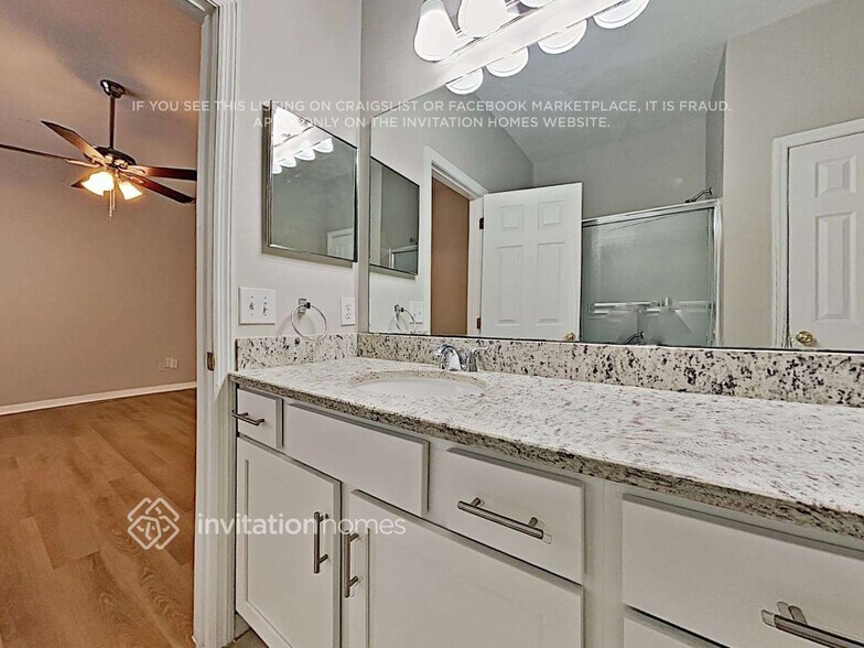 Building Photo - 14950 Perdido Dr