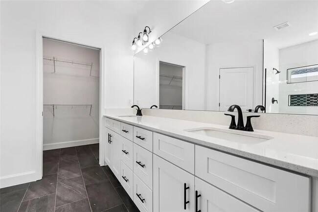 Building Photo - 6670 SW 13th Ln