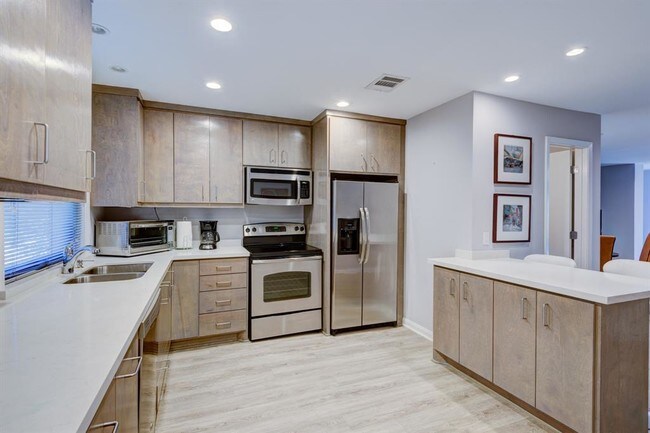 Building Photo - 668 S Ripple Creek Dr