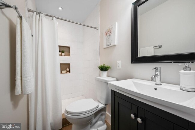 Building Photo - 1259 16th St NE