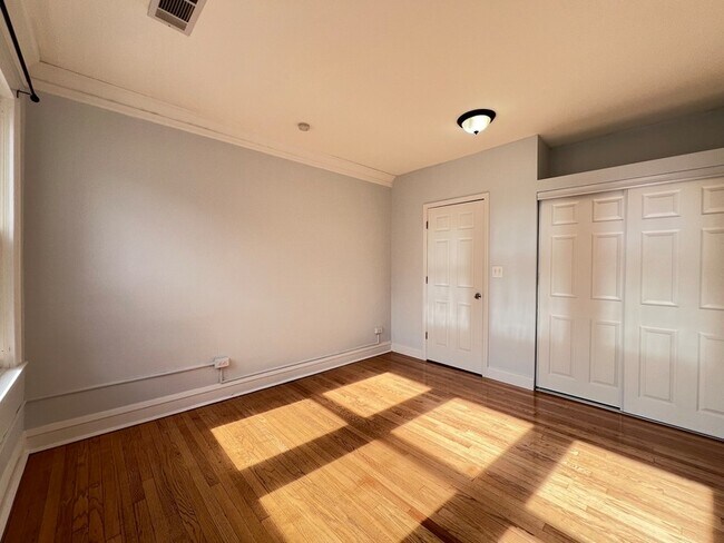 Building Photo - 6424 S Talman Ave