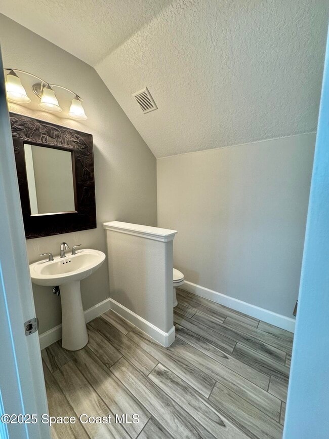 Building Photo - 7103 Vista Hermosa Dr