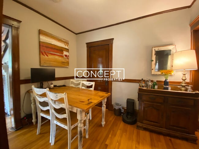 Building Photo - 11 Story St