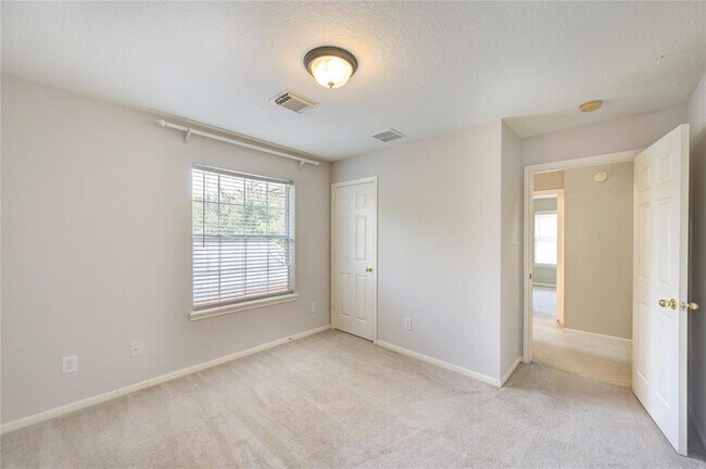 Building Photo - 6114 Breezy Hollow Ln
