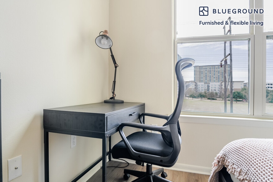 Building Photo - 3001 Esperanza Crossing