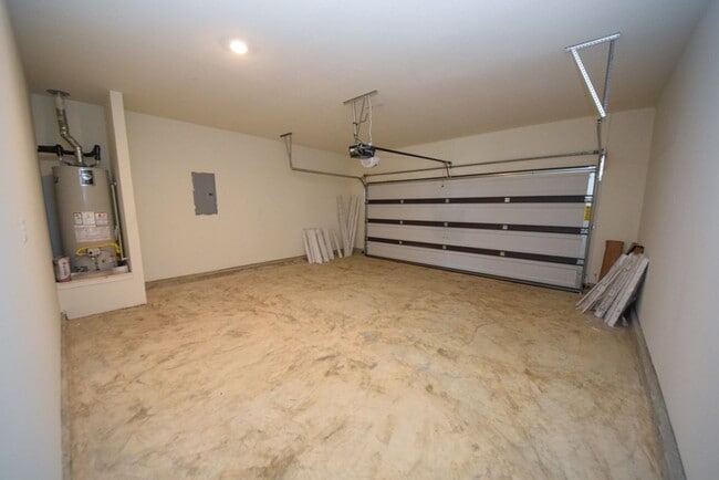 Building Photo - DR Horton built home in 2021; 3 bed, 2 bath home in Atoka.