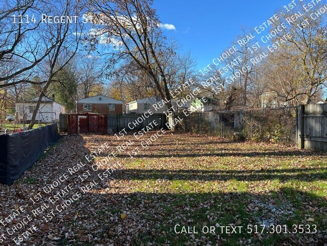 Building Photo - 3-BDR 1-BTH House w/ Large Back Yard & Bas...