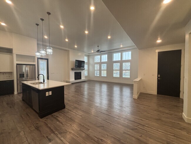 Building Photo - 6153 W Poplar View Dr