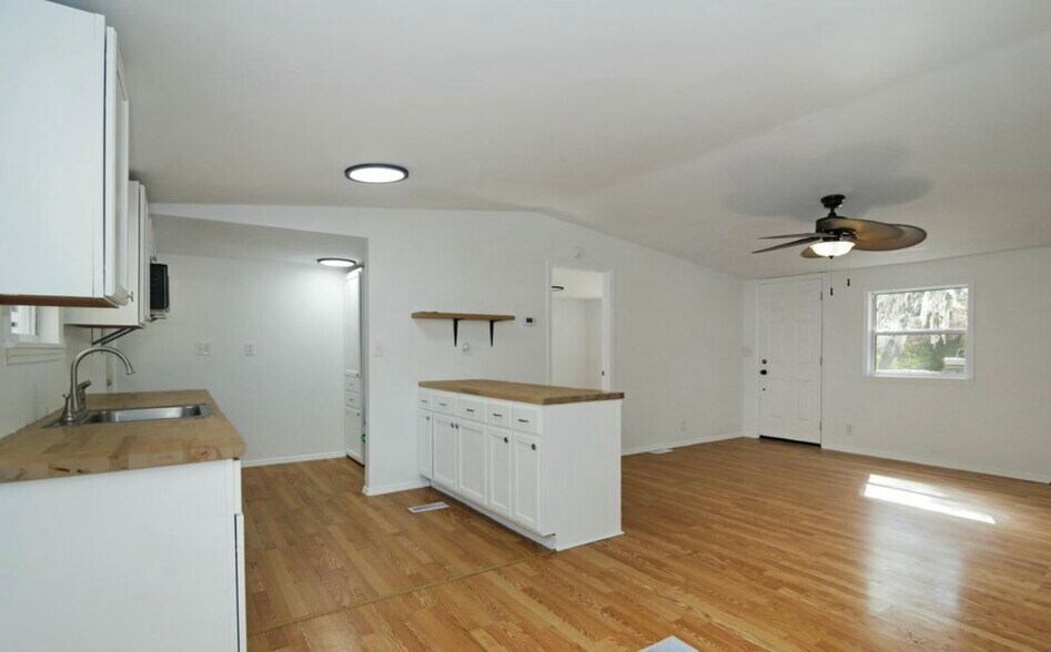 Building Photo - 2040 Porto Blvd