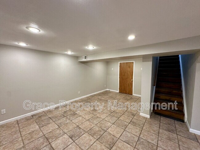 Building Photo - 852 S Quail Way