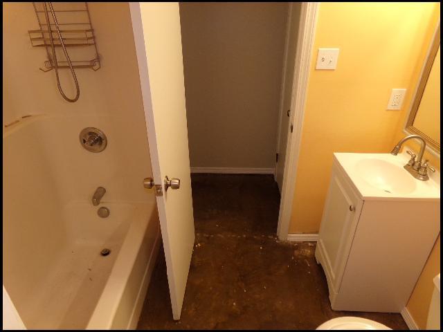 Building Photo - 49 Oak Forest Pl