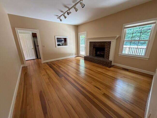 Building Photo - 1112 Pepperhill Cir