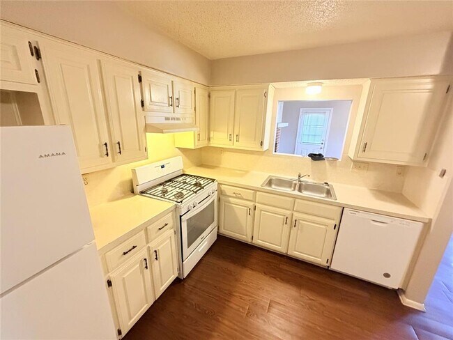 Building Photo - 12800 Tomanet Trail