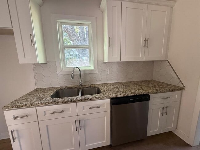 Building Photo - 105 S Magnolia St