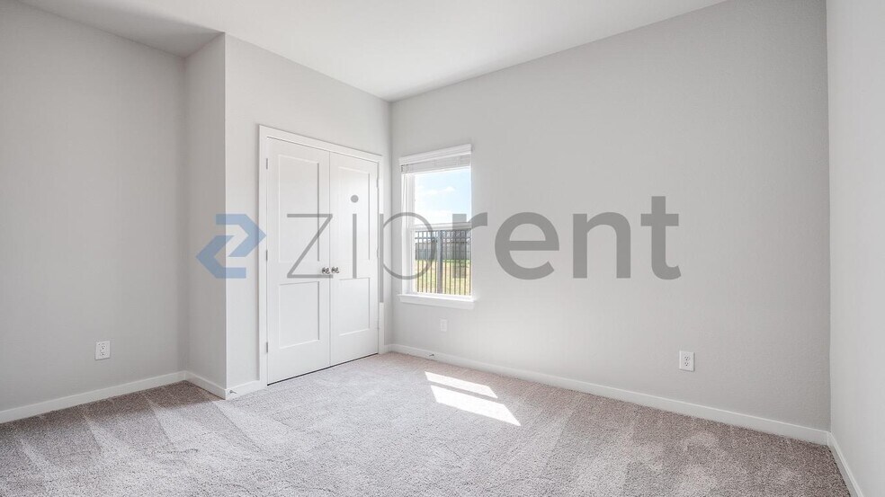 Building Photo - 27327 Blue Pool Dr