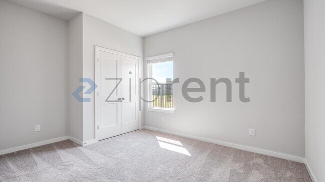 Building Photo - Unit 27327