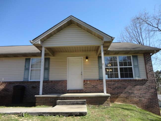 Building Photo - 2 Bedroom Duplex  in Seymour