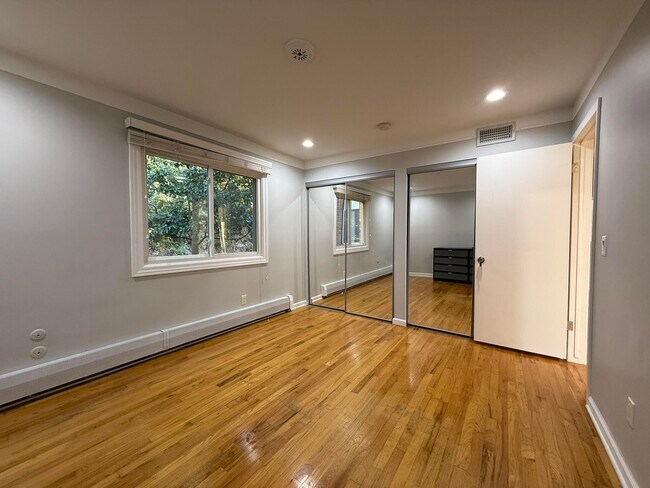 Building Photo - 1253 Island Dr