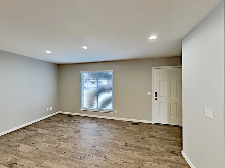 Building Photo - 16534 E Wyoming Dr