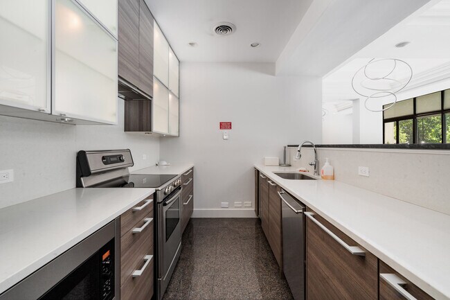 Building Photo - 2660 Peachtree Rd NW