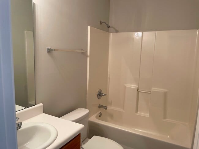 Building Photo - 153 Danesway Dr