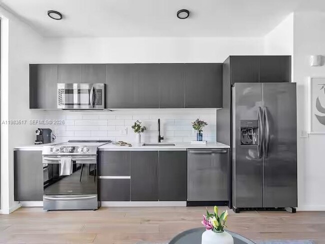 Building Photo - 398 NE 5th St