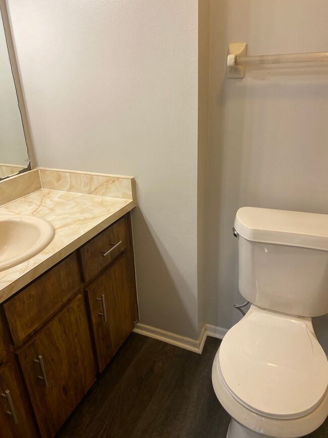 Building Photo - 2 br, 2.5 bath House - 12130 PEPPERDINE PL