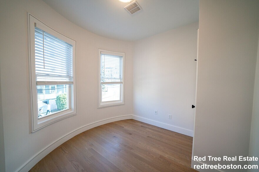 Building Photo - 37 Calumet St