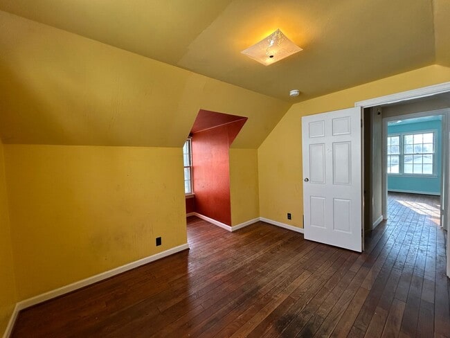 Building Photo - Spacious 3-Bedroom, 2-Bathroom Home – Accepting Section 8 – $1,175/Month