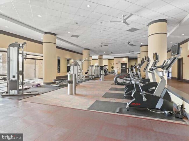 Building Photo - 4500 S Four Mile Run Dr