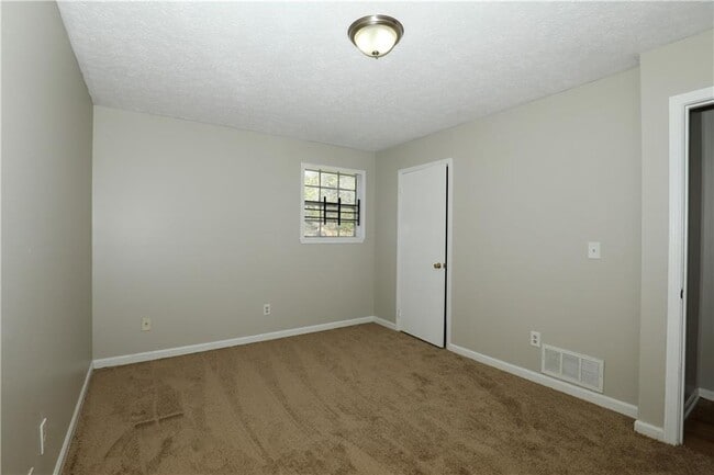 Building Photo - 107 Inverness Dr