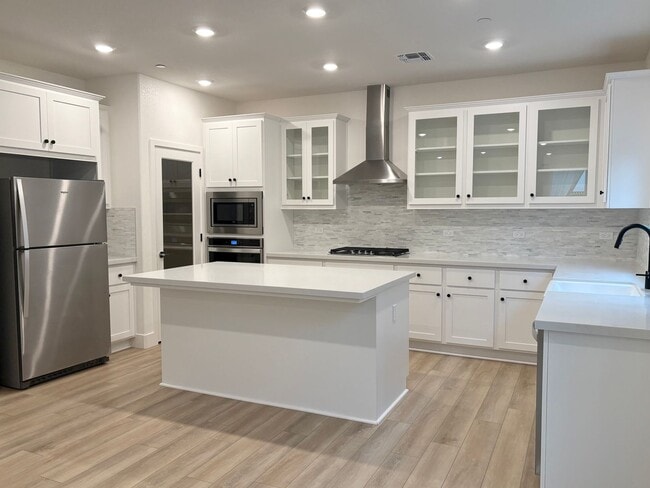 Building Photo - Beautiful 4 Bedroom 2.5 bath Home In Oakley with Solar