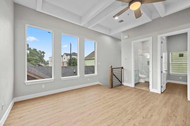 Building Photo - 2310 Detering St