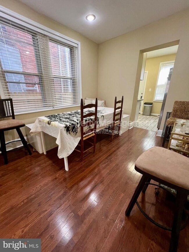 Building Photo - 2441 S Philip St