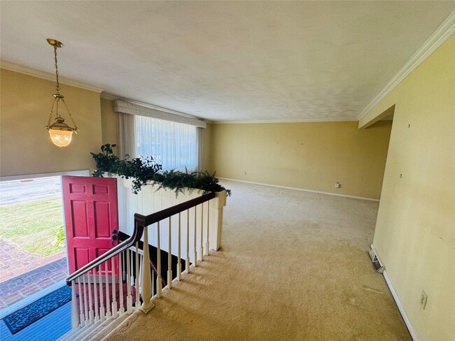 Building Photo - 2715 Manhattan Dr