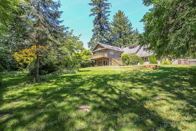 Building Photo - 7840 SW West Slope Dr