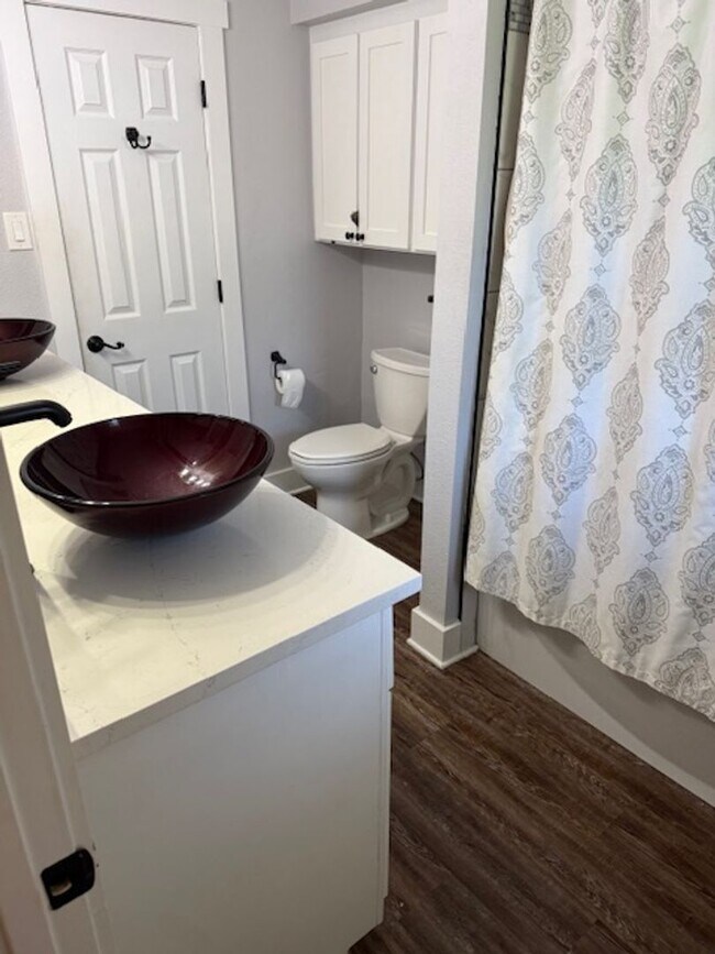 Building Photo - 902 N Texas St