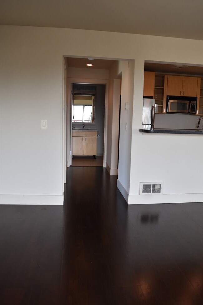 Building Photo - Capitol Hill 1BR/1BA with Stunning City Views