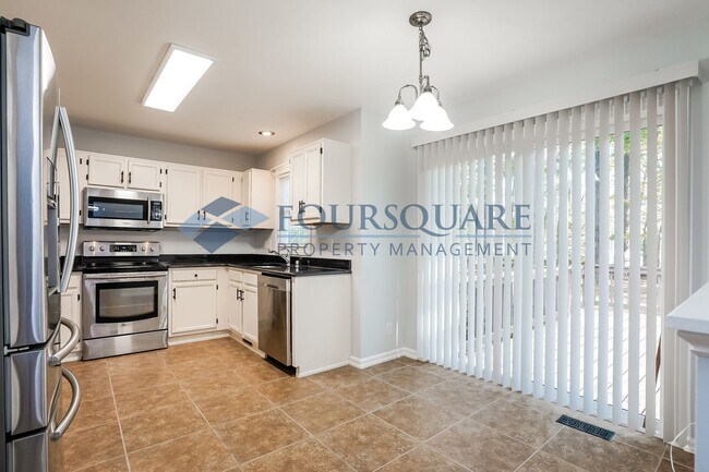 Building Photo - Spacious 3-Bed, 2.5-Bath Single Family Home with Modern Finishes & Back Deck