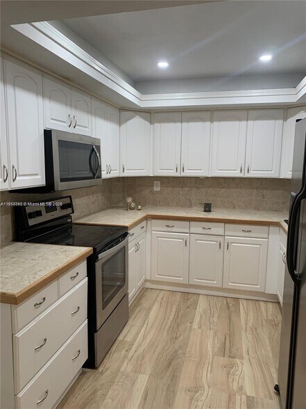 Building Photo - 3641 NW 95th Ter