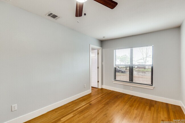 Building Photo - 223 Kayton Ave