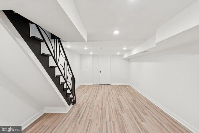 Building Photo - 2242 S Bonsall St