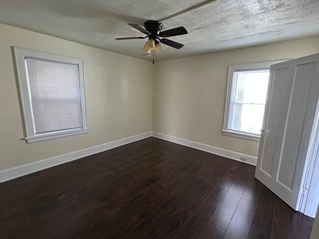 Building Photo - 1802 Lawn Ave