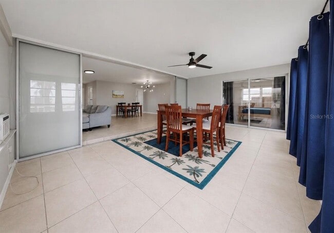 Building Photo - 1725 Bikini Ct